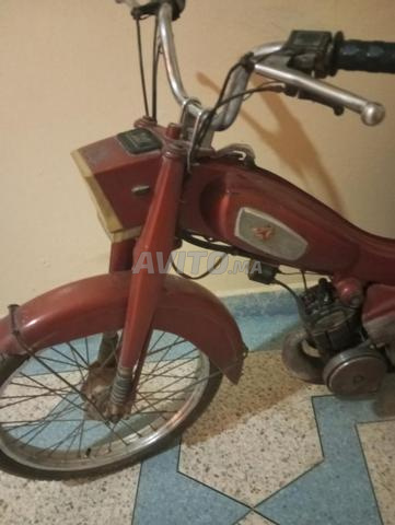موبيليت حمراء بحالة جيدة جداً - 2