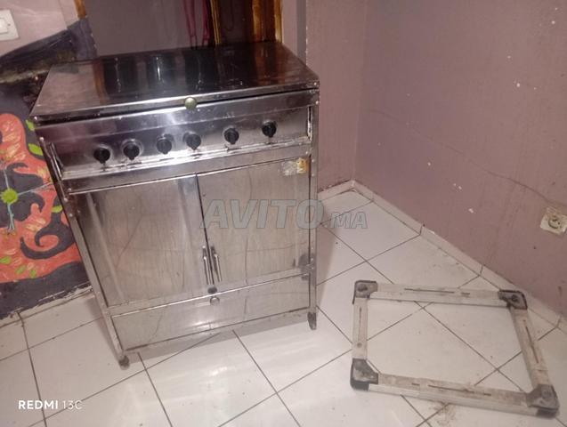 طاولة سرير وكويزينيار وأثاث آخر مستعمل للبيع - 2