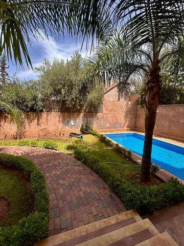 Villa avec piscine semi meublée - 2
