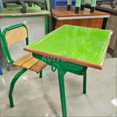 طاولة فردية لغرفة الصف