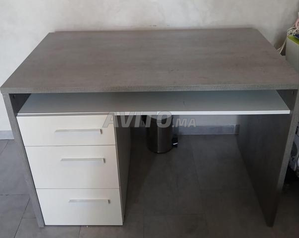 Bureau avec caisson et meubles de rangement - 2