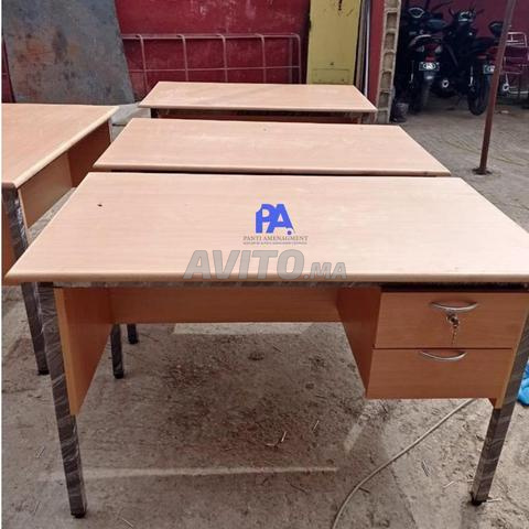 Bureau maître / Chaise ISO / Table ronde / Table / Banc