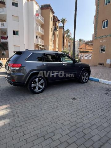 Vends ma Jeep Grand Cherokee Overland Faible KM - 2