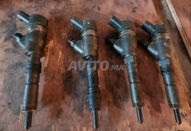 4 injecteurs moteur 2l hdi 90ch en très bon état