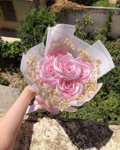 بوكيه 5 وردات ستان يدوي 🎀🌹 بـ50 درهم - 2