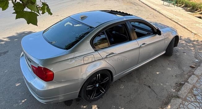 BMW 323i e90 Essence 2009 