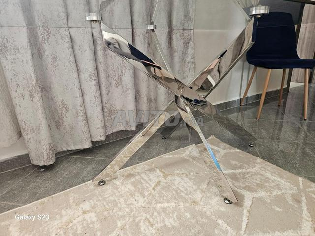 Table à manger moderne en verre et inox