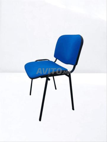 Chaise Iso bleu empilable importation promo - 2