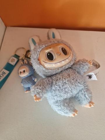 Labubu bleu officiel