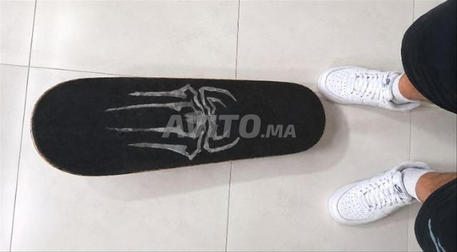 Grand skateboard avec de grandes roues en caoutchouc - 2