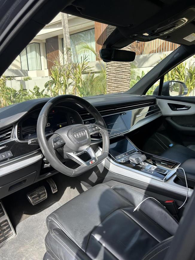 Audi Q7 1er main