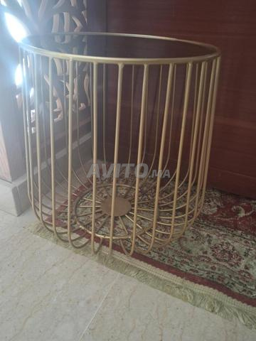 طاولة بتصميم عصري