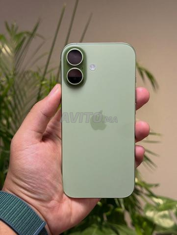 آيفون 17 أخضر، 256 جيجا، 60 دورة، بطارية 100%