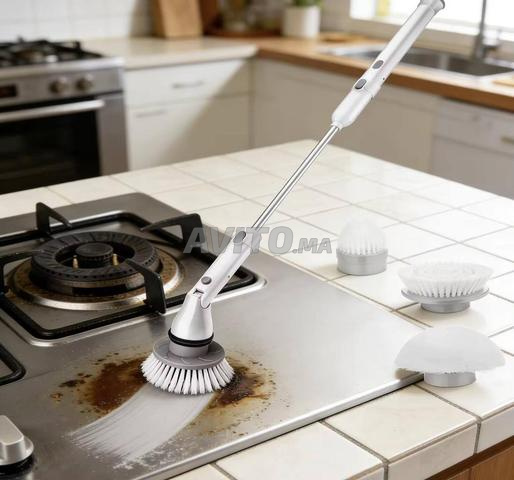 Brosse électrique rotative pour le nettoyage des carreaux et de la salle de bain
