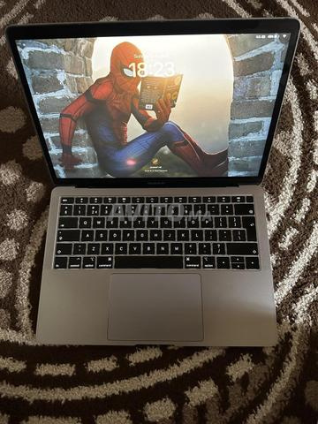 ماك بوك اير 2019 i5