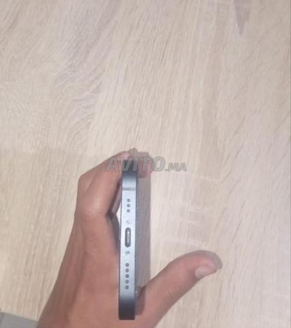 iPhone 12 normal comme neuf - 2