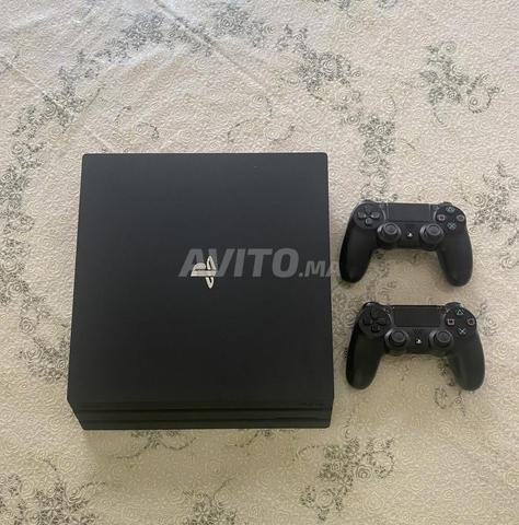 PS4 Pro avec 2 manettes 1To - 2