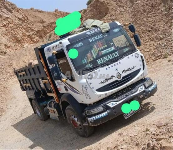 شاحنة رينو 210 بلادن