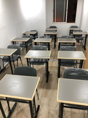 Tables scolaires individuelles et doubles avec chaises / VESTIAIRE - 2