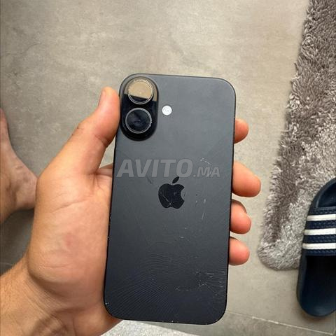 iPhone 16 128gb de Belgique écran cassé - 2