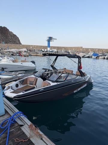 Scarab 195 ID 250cv 8 places avec remorque - 2