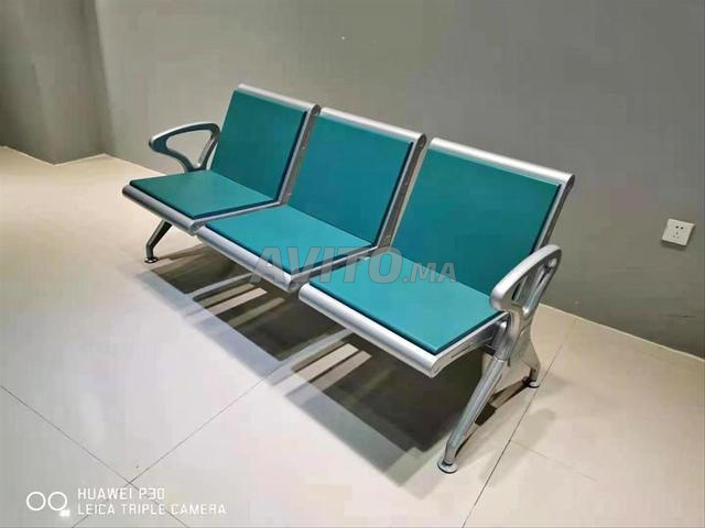 Banquette chromé revêtement en simili cuir
Chaise - 2