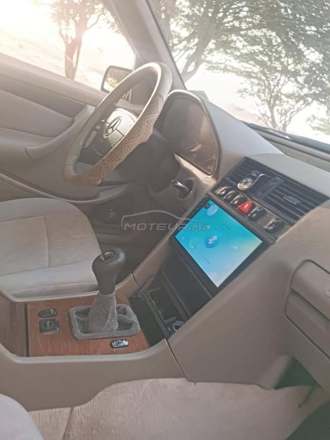 MERCEDES 220 ديوانة 2010