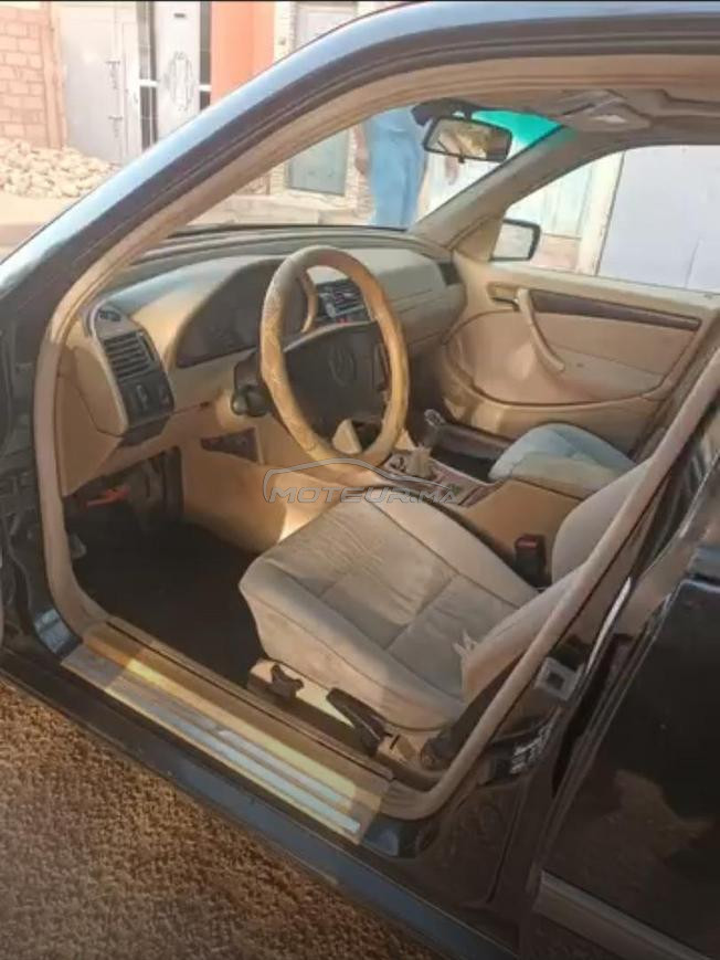 MERCEDES 220 ديوانة 2010