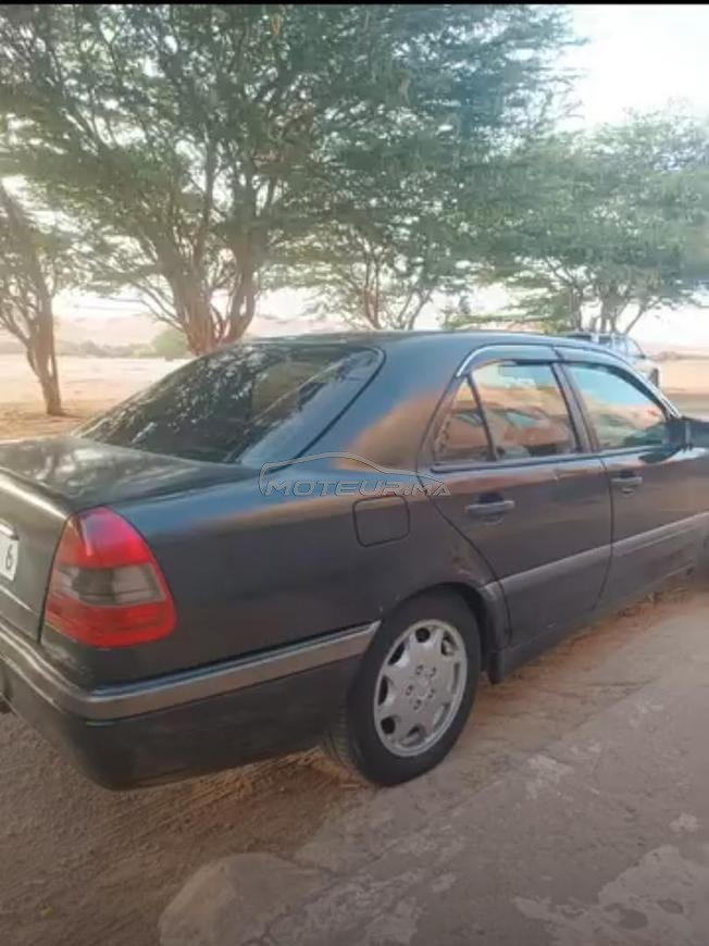 MERCEDES 220 ديوانة 2010