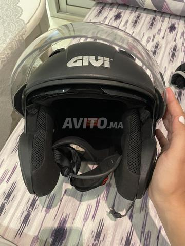 Casque GIVI très bon état avec intercome bluetooth