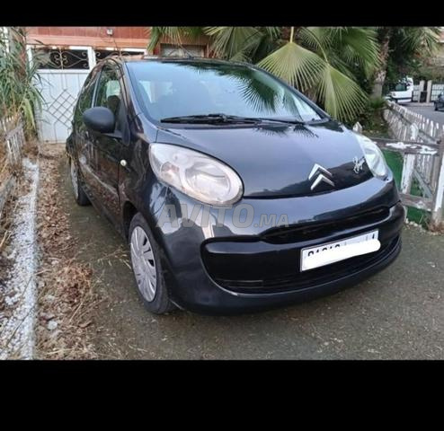 Citroën 1 à vendre, encore propre, qui la veut est le bienvenu, je suis intermédiaire