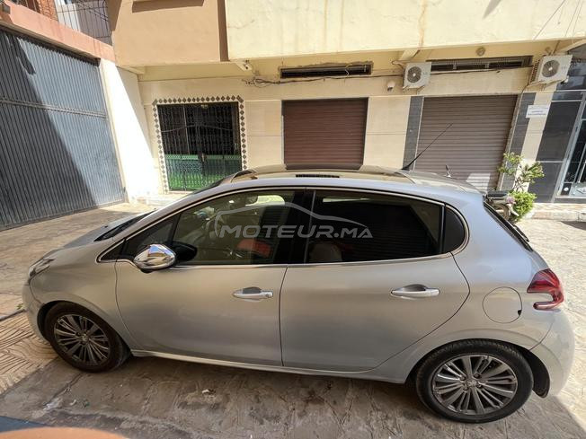 Peugeot 208 2018 toute option 