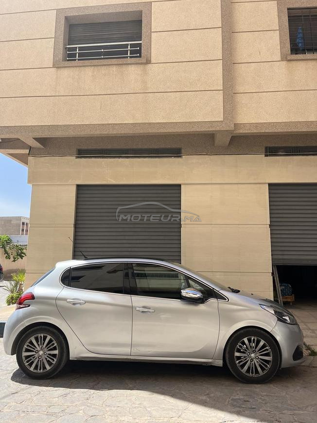 Peugeot 208 2018 toute option 
