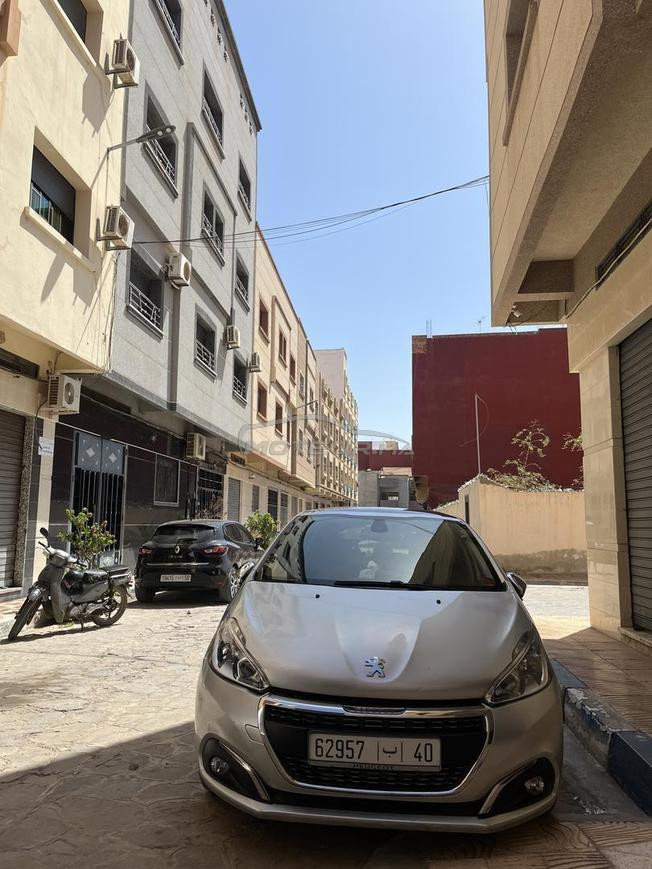 Peugeot 208 2018 toute option 