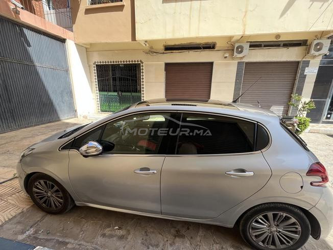 Peugeot 208 2018 toute option 