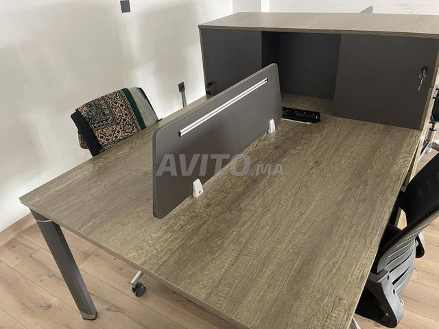 Table marguerite 4 places et bureau avec 6 chaises