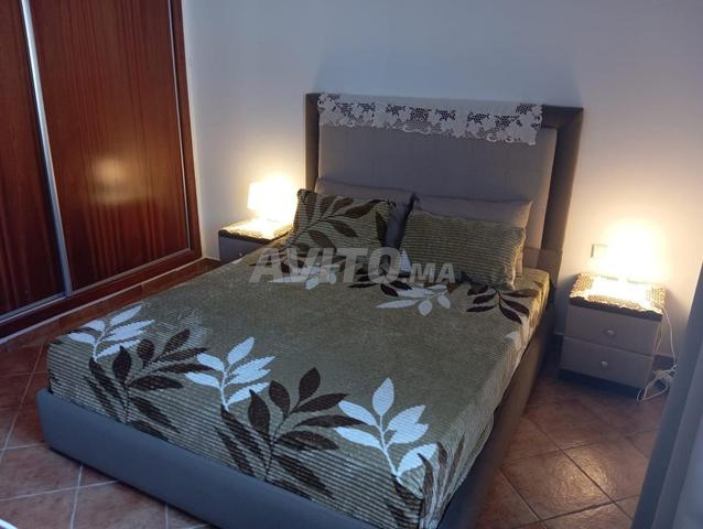 Lit avec coiffeuses et matelas à vendre - 2