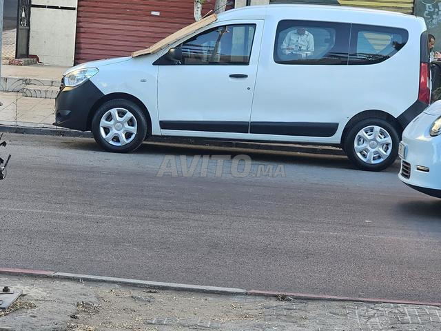 Voiture Dacia - 2