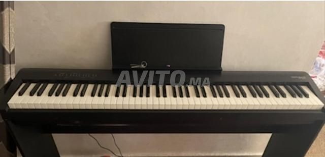 رولاند FP 30X مع حامل