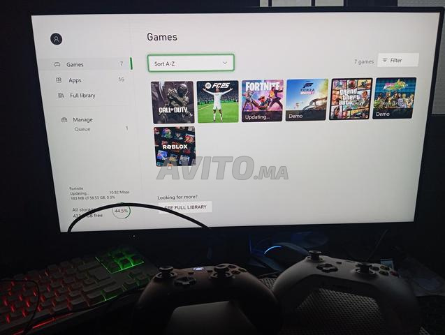 Xbox one S 2 Manettes et GTA V FC 25 et 22 - 2