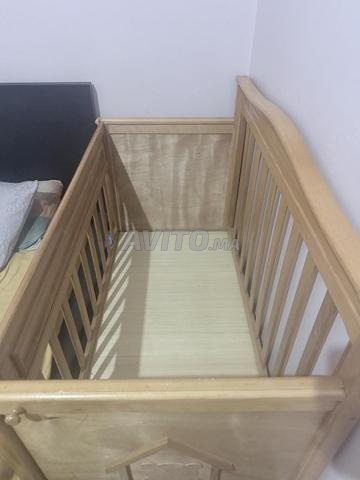 Lit bébé en bois convertible en cododo – 1 100 DH