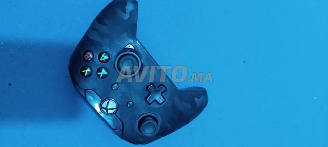 Une manette Xbox camouflage