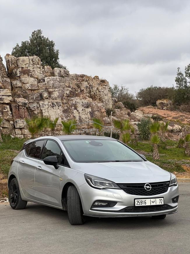 opel astra essence 2019