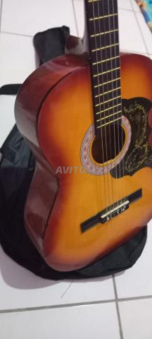 Guitare 🎸 - Négociable - 2