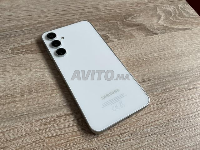 Samsung Galaxy S23FE en très bon état - 2