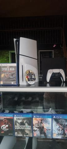 PS5 Slim Standard. Garantie magasin - 2