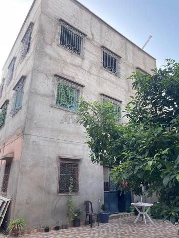 فيلا مع مسبح للبيع – مسجلة بمساحة 292 متر مربع