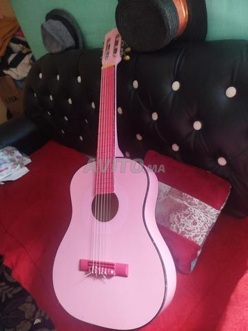 Guitare classique rose en bon état - 2