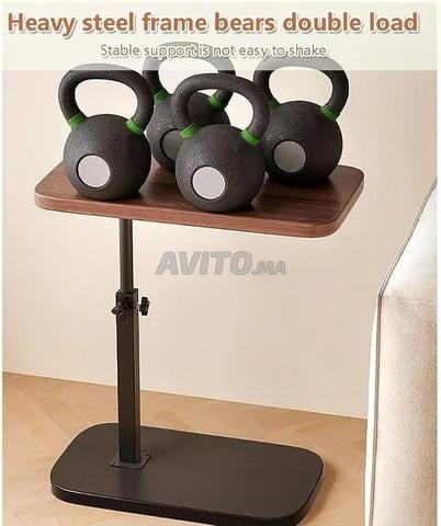 Table d'appoint polyvalente pour lit et canapé. - 2