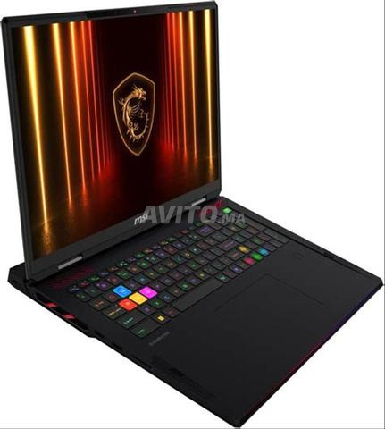 MSI Titan 18 HX AI Ultra 9 RTX 5090 - 2